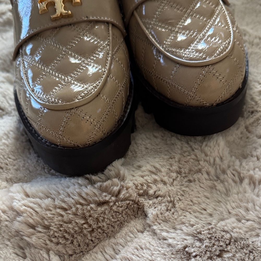 Tory Burch Quilted Patent Loafers in Beige - Picture 6 of 6